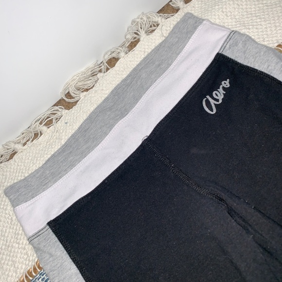 AERO Capri Leggings with Grey Stripe - Picture 3 of 5
